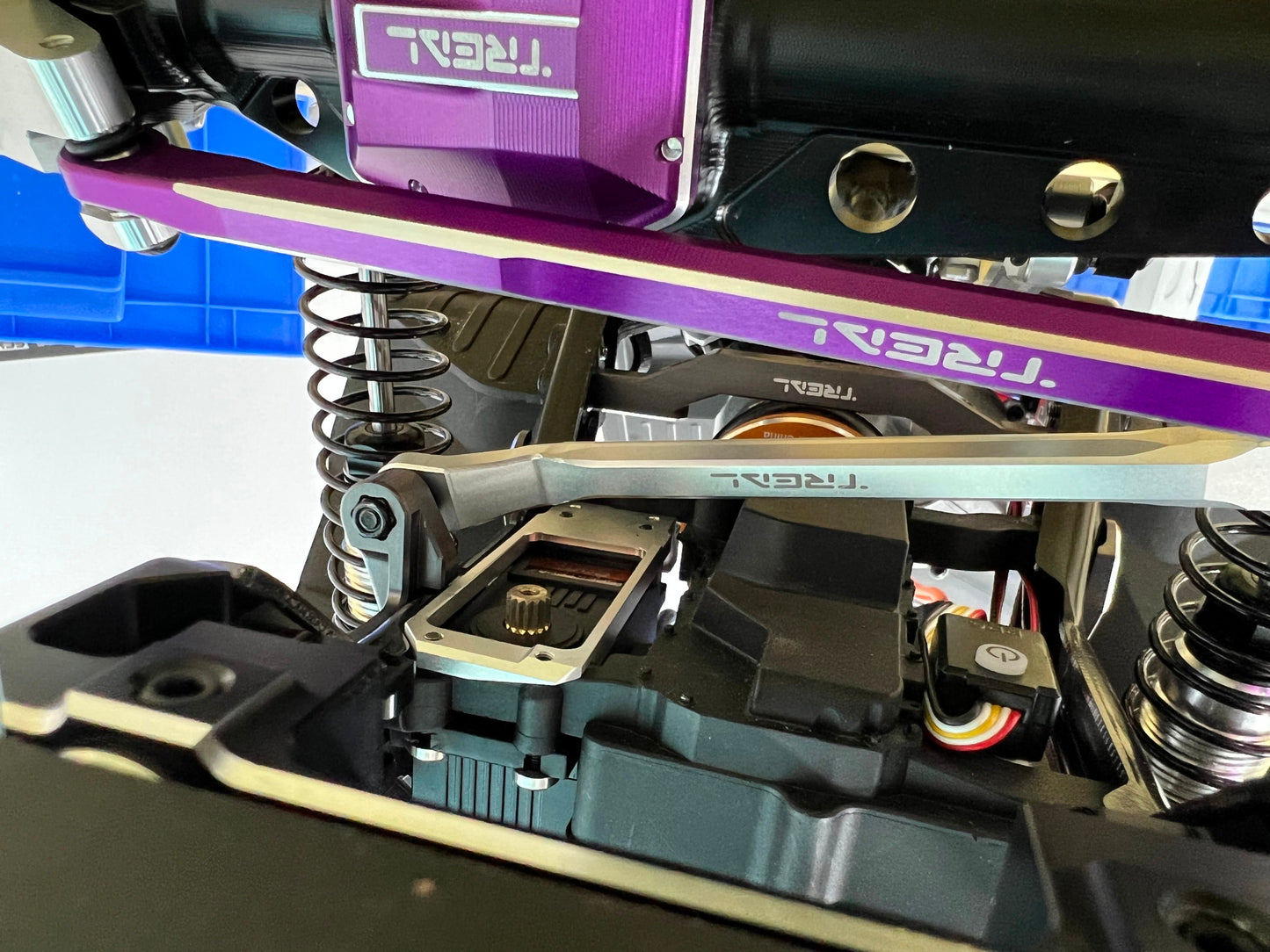 TREAL SCX6 Servo Mount Aluminum 7075 CNC Machined, Adjustable Size for Bigger Servo Full-Support Servo Bracket Compatible with Axial SCX6